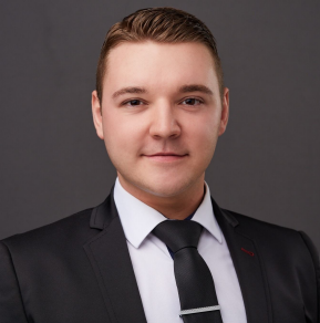 K. Tomaszek