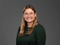 Tess Saibert headshot