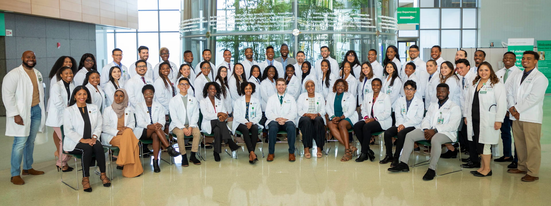 A large group of Rush medical students and faculty
