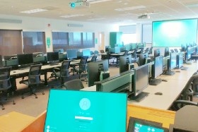 Learning lab with computers and projection screens